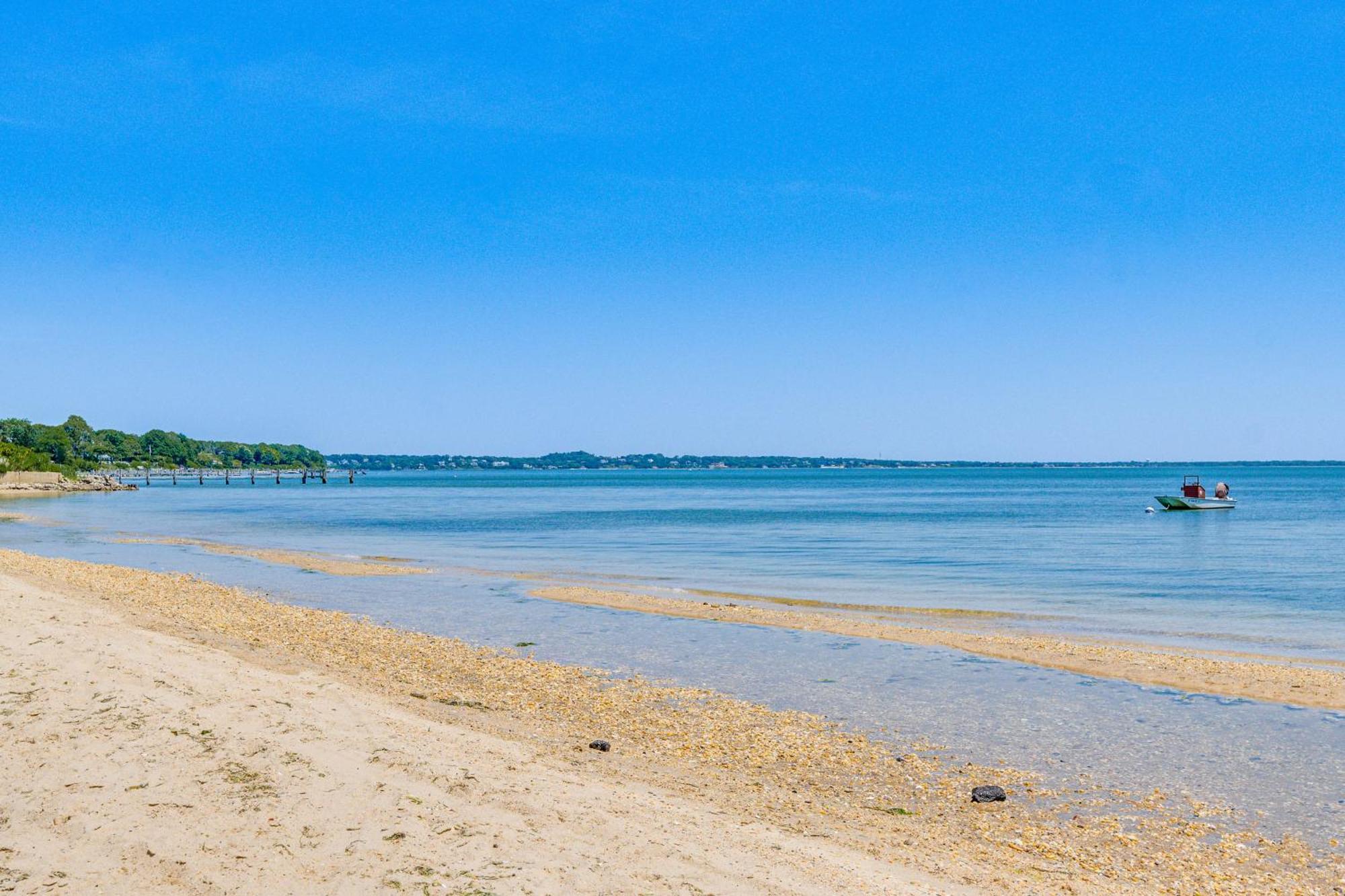 Distinctive Hamptons Home With Pool Near Bay, Ocean Hampton Bays Luaran gambar